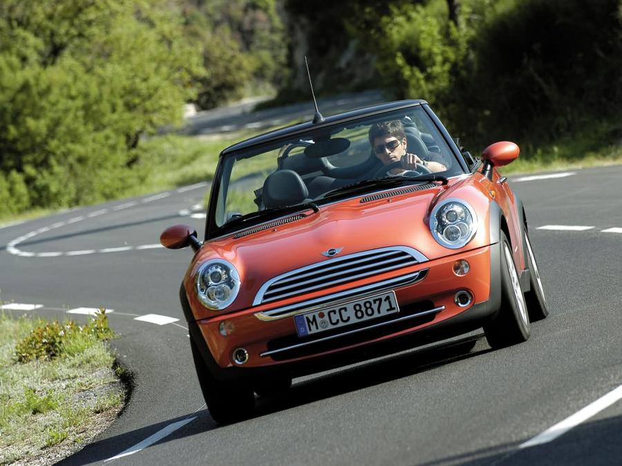  Mini Cooper Cabrio 2004 года  (фото 17 из 30)